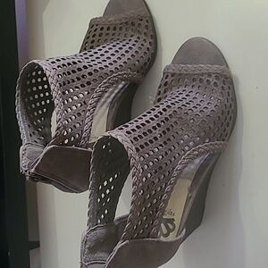 Fergalicious Woman's WEDGE SANDALS PEEP TOE ANKLE ZIP UP BACK SIZE 7 1/2 M G/C